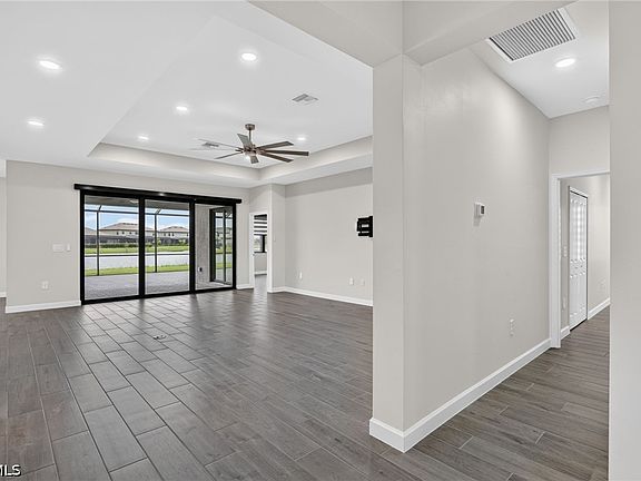3rd image of 10625 Timber Creek Dr