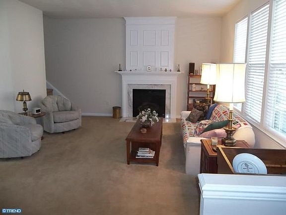4th image of 835 Wickford Ln