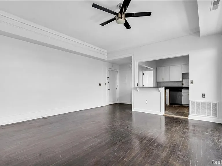 2900 E Jefferson Ave #D601 — Photo 5