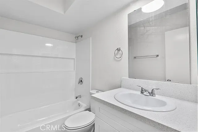 2 bed, 1100 sqft, $2,000 — Photo 3