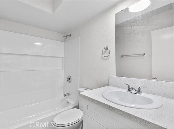 3rd image of 1002 Lombard Dr APT B