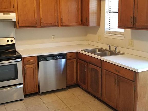 4th image of 18 Upton Ct