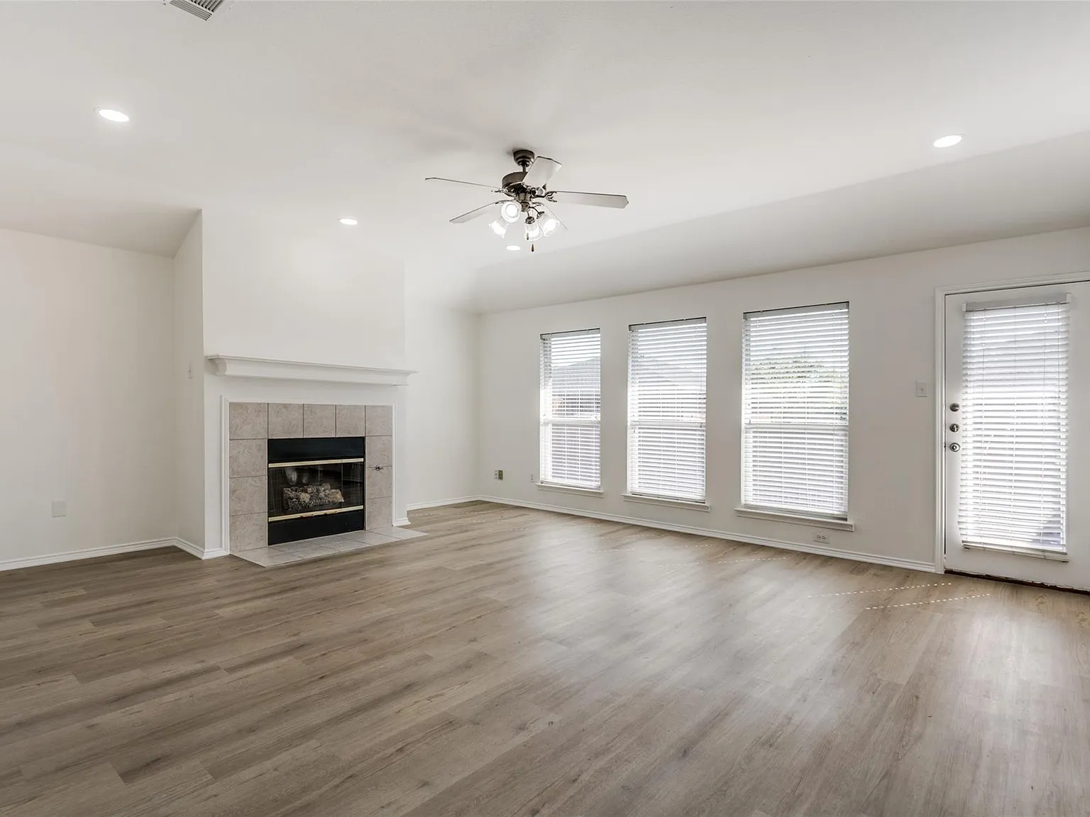 3 bed, 1900 sqft, $2,900 — Photo 4