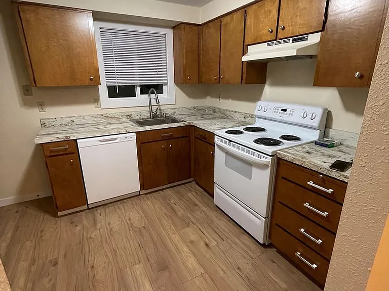 5215 SW 62nd Ave — Photo 3