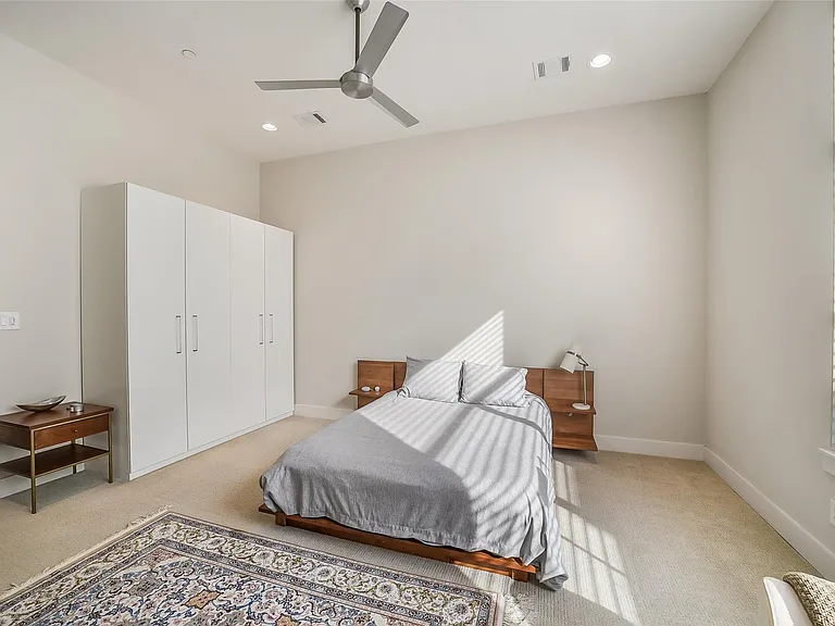 1004 California St #203 — Photo 24