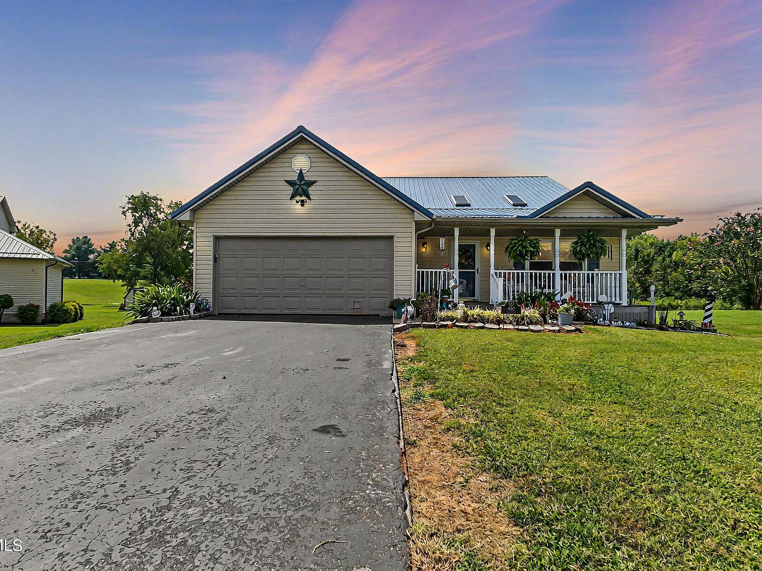 402 Putters Ct, Church Hill, TN 37642 | Zillow
