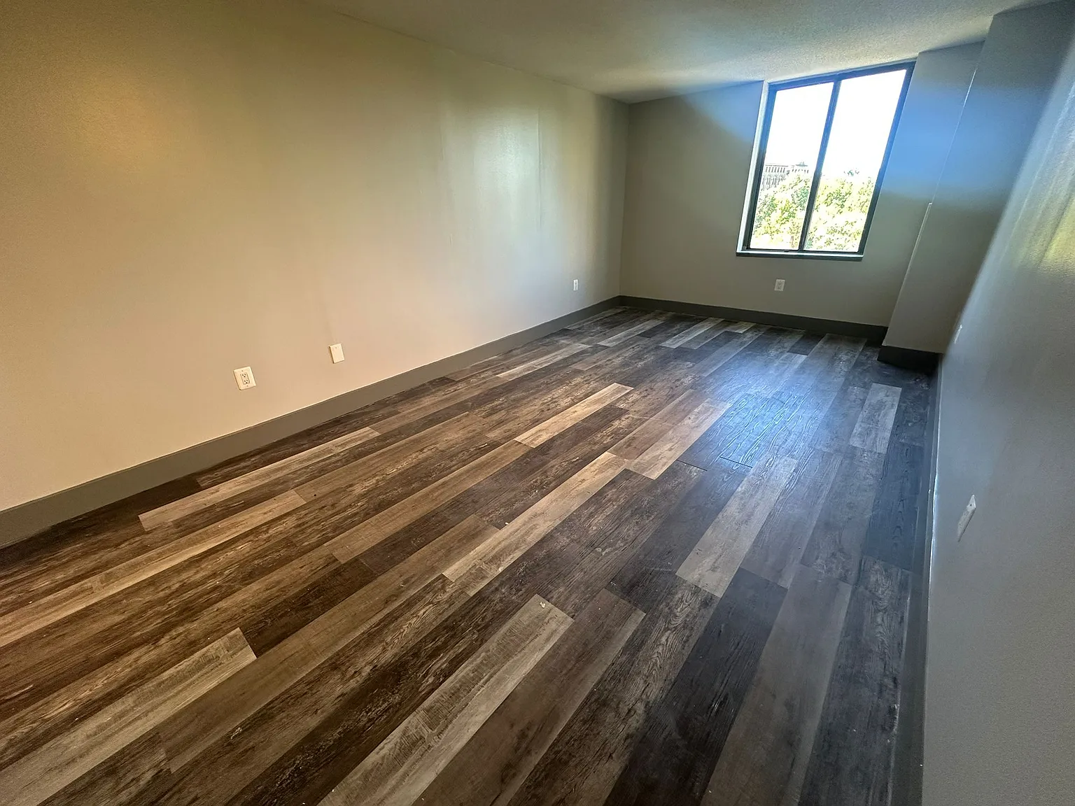 2 bed, 1200 sqft, $2,176 — Photo 3