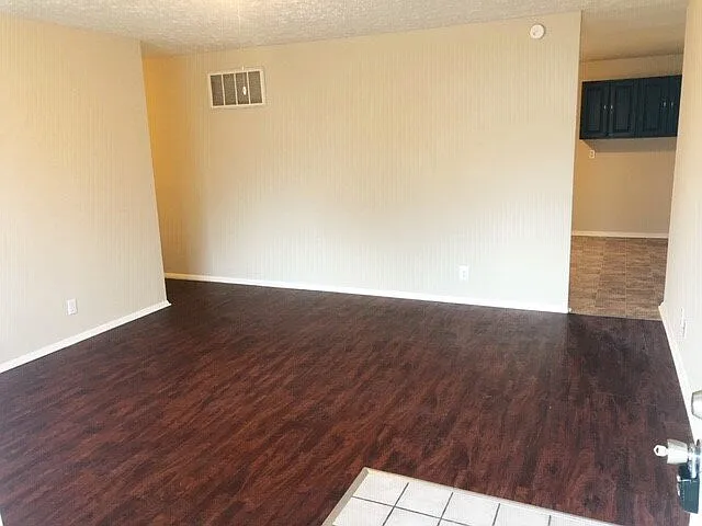 4 bed, 2.0 bath, 1056 sqft, $1,475 — Photo 4