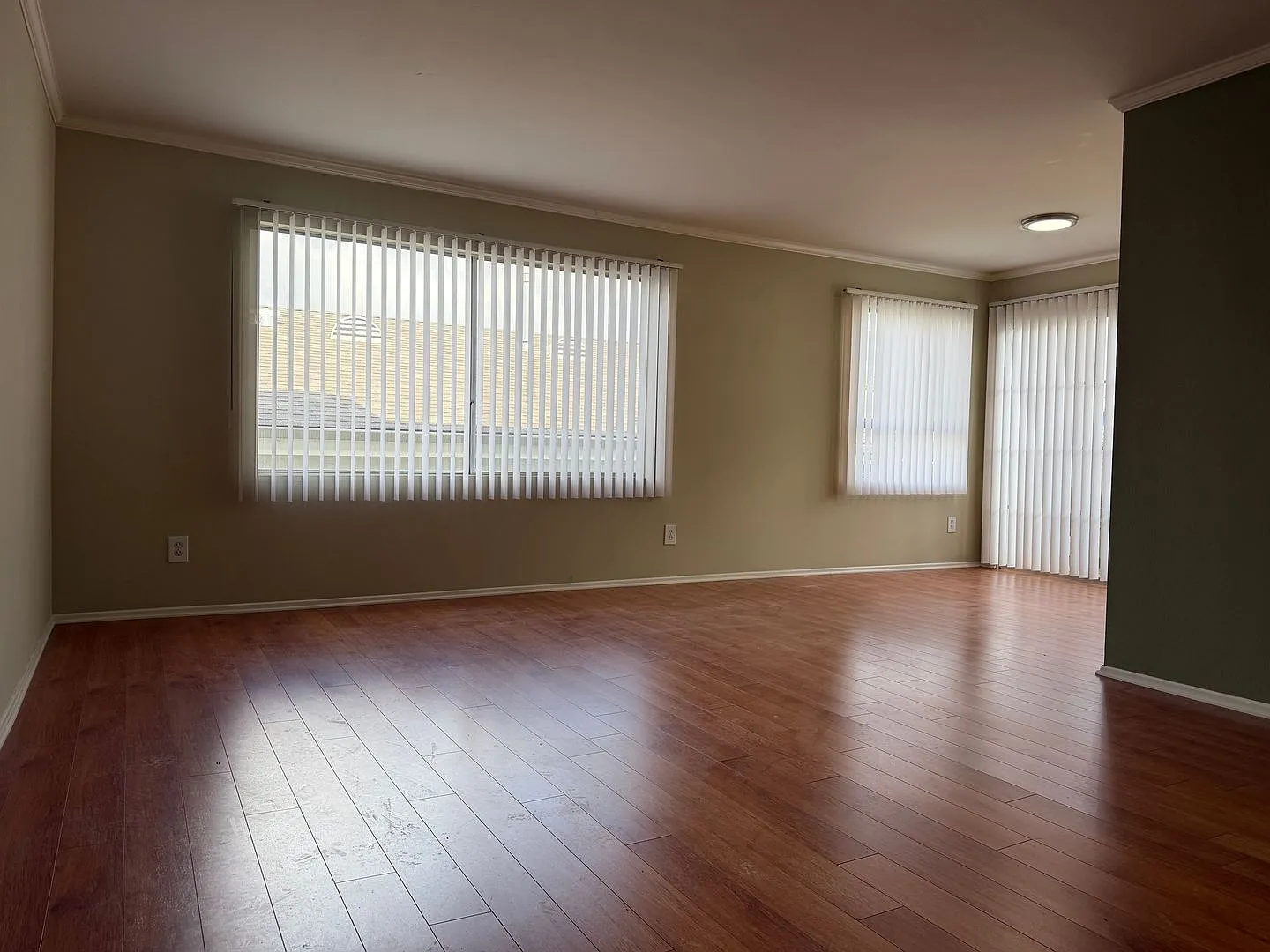 10825 Blix Street (9905) — Photo 4