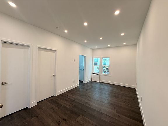 2nd image of 4671 Hollywood Blvd #109