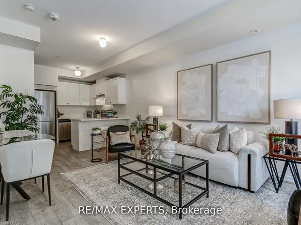 300 Alex Gardner Cir Unit 61, Aurora, ON L4G 3G5