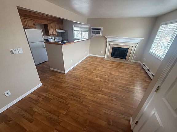 4th image of 2040 Estes Ln #8