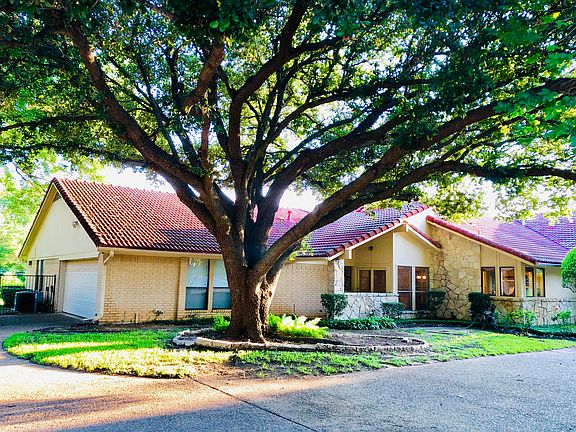 3rd image of 3009 Creekview Dr