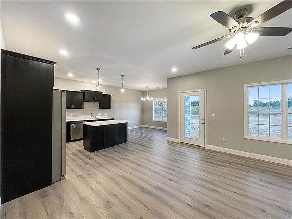 5th image of 122 Lanee Ln