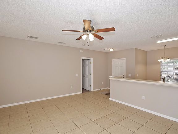 4th image of 761 Dromedary Ct