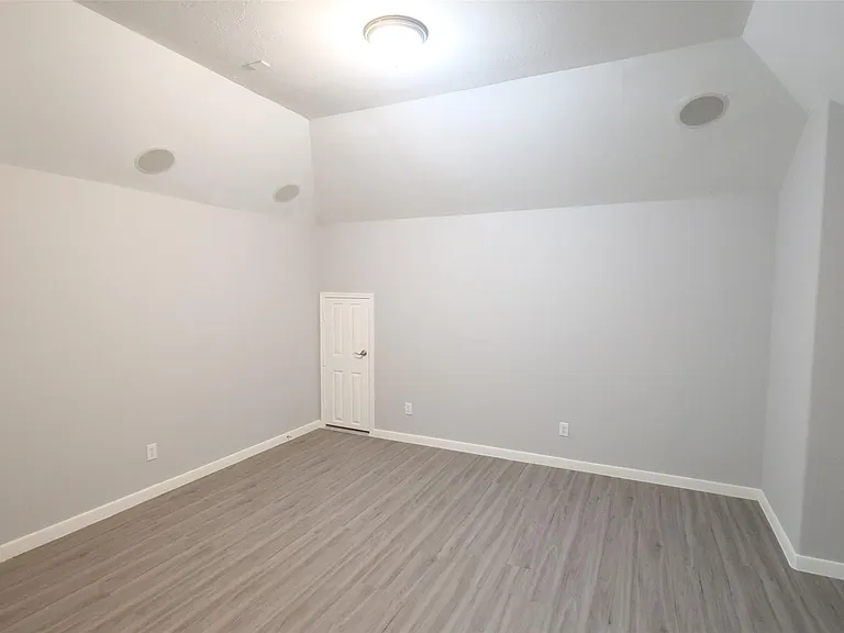 6119 Lakenshire Falls Ln — Photo 23