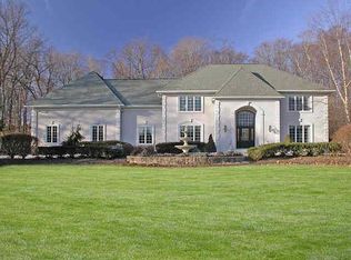 39 W Wildwood Rd, Saddle River, NJ 07458