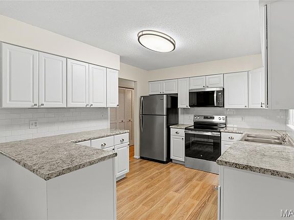 4th image of 300 14th St
