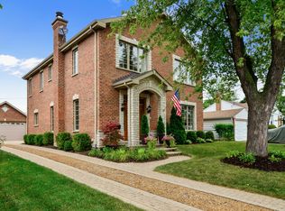 2136 Walnut Ct, Glenview, IL
