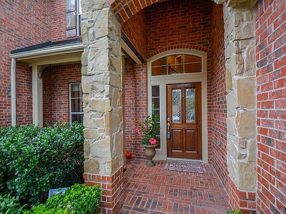 Cozy entry with patio space in the front.