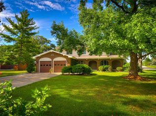 1712 Burning Tree Dr, Decatur, IL 62521