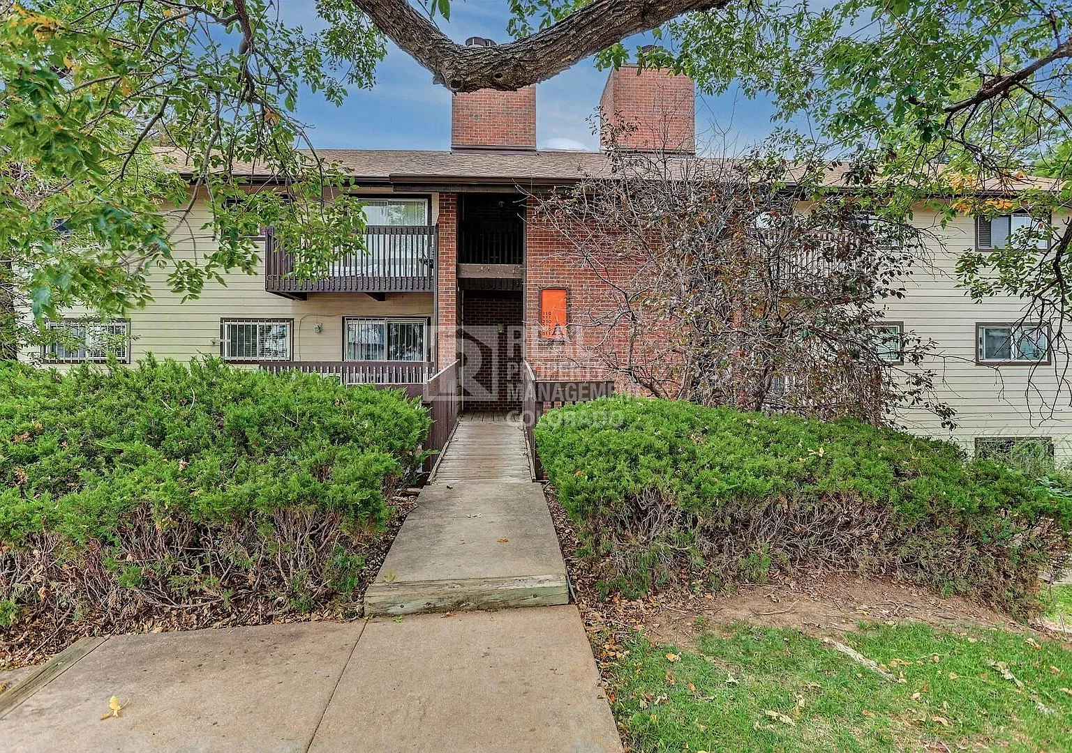 Updated 2-Bedroom Condo with Fireplace & Balcony in City Center North — Photo 1