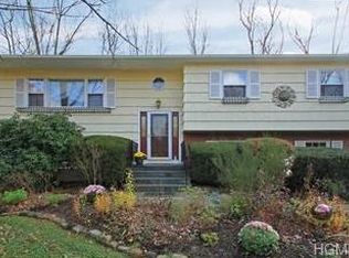 4 Pine Knoll Ct, Monsey, NY 10952