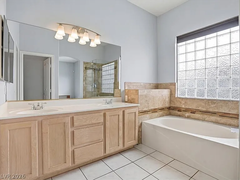 1562 Harwood Ave — Photo 23