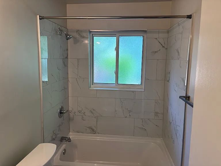 390 W Marshall St #390 — Photo 4
