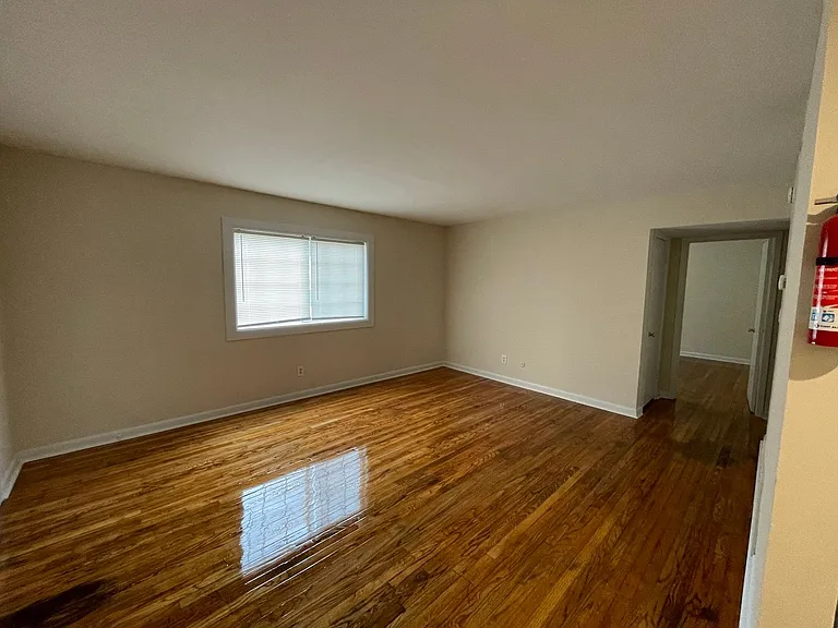 136 Grady Ave — Photo 5