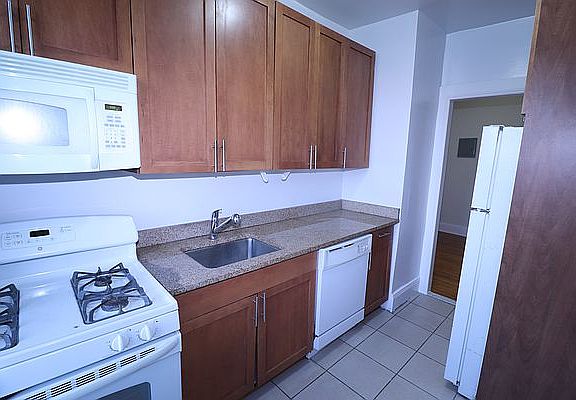 3rd image of 8602 Forest Pkwy APT 4B