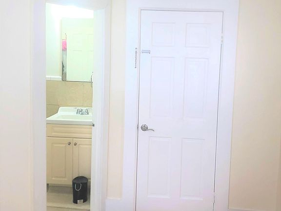 5th image of 123 Sterling Ave Floor 2