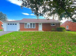 20 Woodward Dr, York, PA 17406