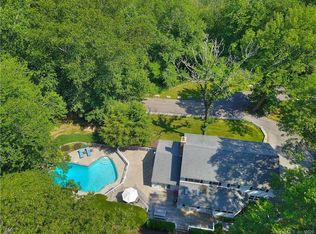 923 New Norwalk Rd, New Canaan, CT 06840