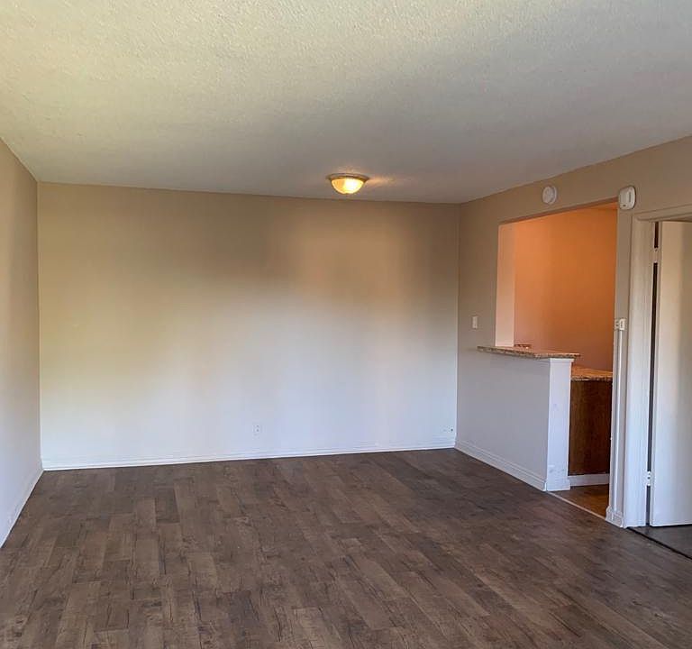 1st image of 1826 W Crestwood Ln #4