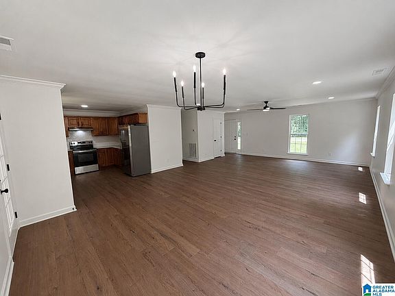 4th image of 100 Carlee Ave