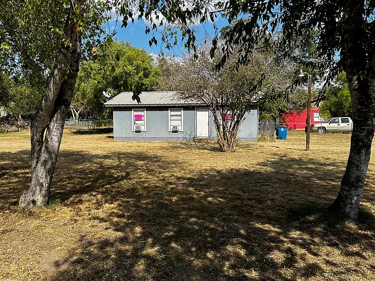 702 Avenue F — Photo 1