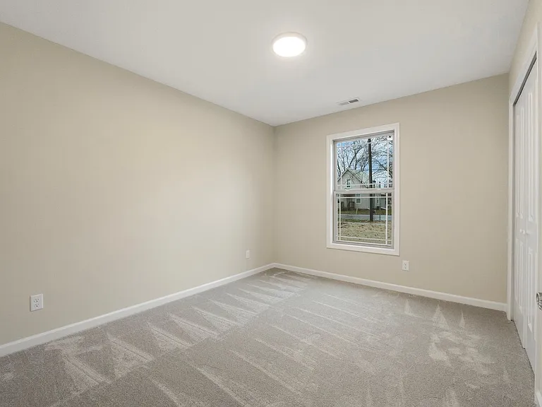 305 E Toledo St — Photo 25