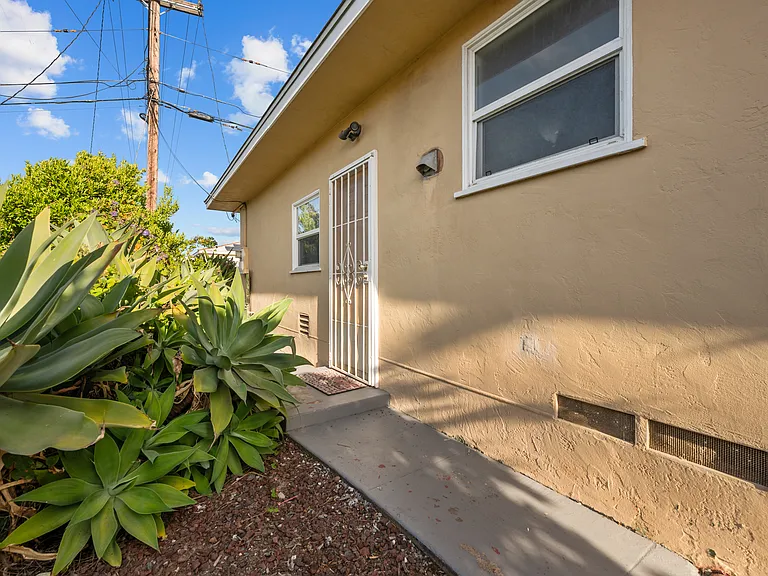 2260 Altadena Ave — Photo 26