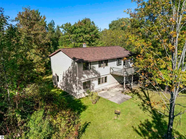 4477 Mollineaux Rd, Frankfort, MI 49635
