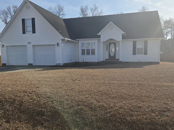 76 Shelby St, Spring Lake, NC 28390