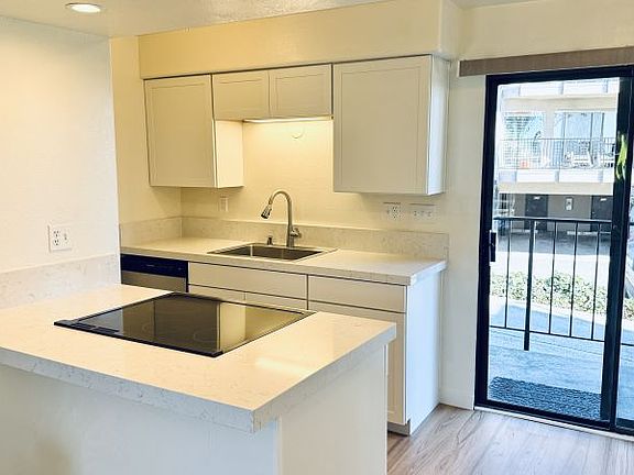 2nd image of 825 Balboa Ave Unit 101