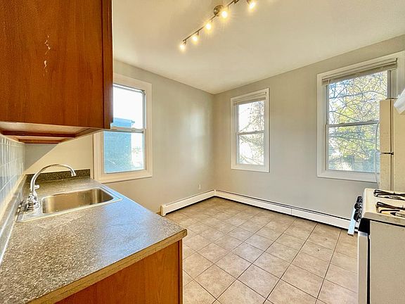 2nd image of 88 Clendenny Ave #2L