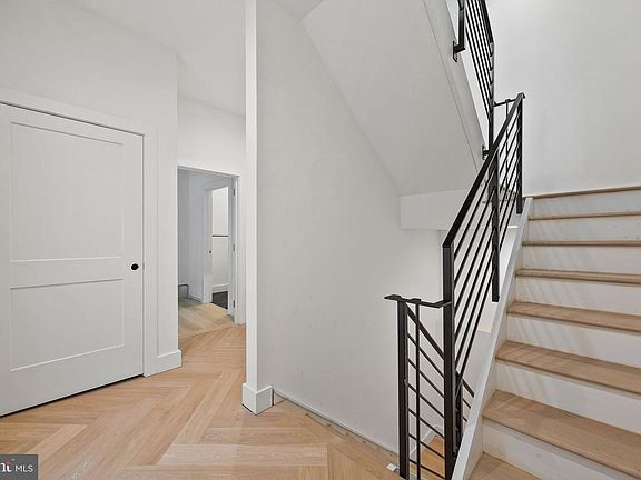 2nd image of 706 Latona St Unit J