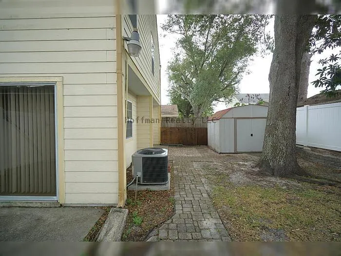 7605 Glades Ct — Photo 24
