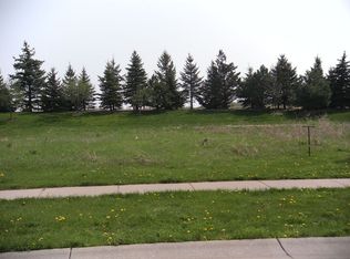 10934 Misty Ln, Woodbury, MN 55129