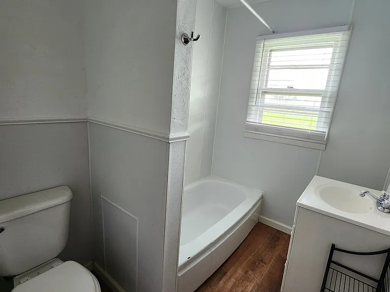 424 W 1st St — Photo 7