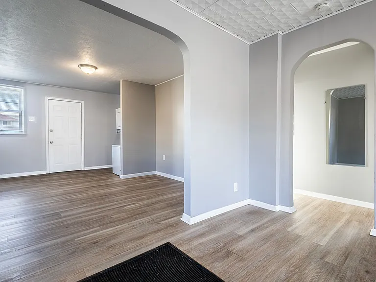 4105 Avenue C — Photo 8