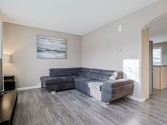 2nd image of 26 Summerland Way