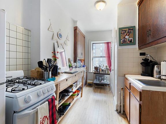 4th image of 313 1st Ave #3R